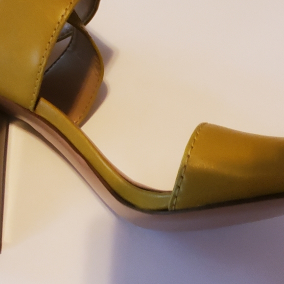 Banana Republic Sandals Mustard color brand new - Picture 3 of 6